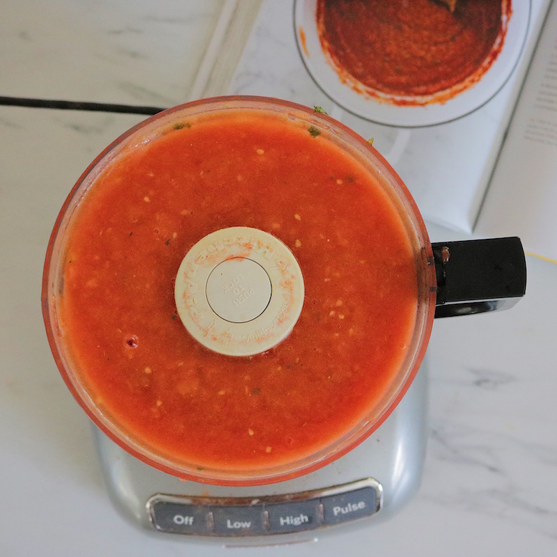 This simple homemade marinara sauce recipe uses fresh tomatoes, garlic, onion and basil. Enjoy it on pasta or use it as pizza sauce.