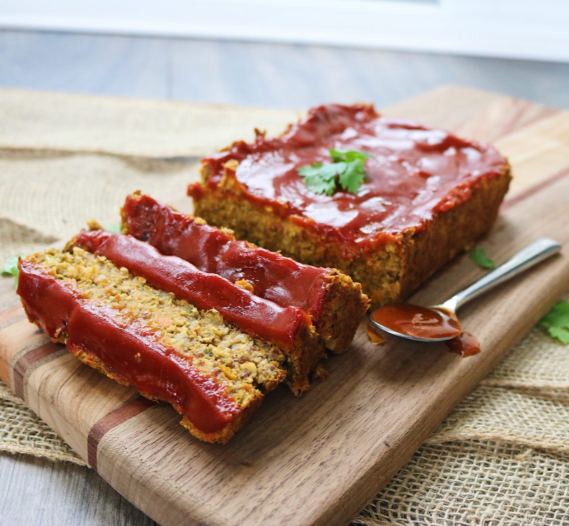 The best lentil vegan meatloaf recipe you will ever make. This recipe is gluten-free, vegan and super easy! Enjoy it for Thanksgiving or Christmas.