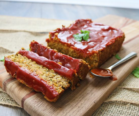 The best lentil vegan meatloaf recipe you will ever make. This recipe is gluten-free, vegan and super easy! Enjoy it for Thanksgiving or Christmas.