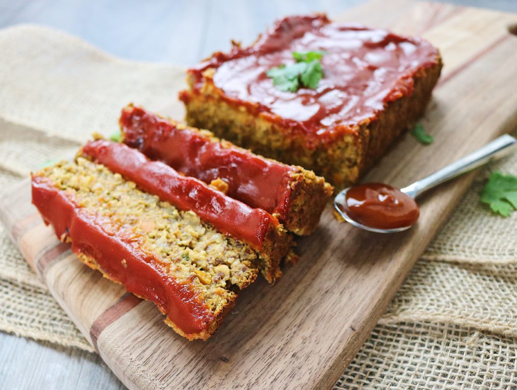 The best lentil vegan meatloaf recipe you will ever make. This recipe is gluten-free, vegan and super easy! Enjoy it for Thanksgiving or Christmas.