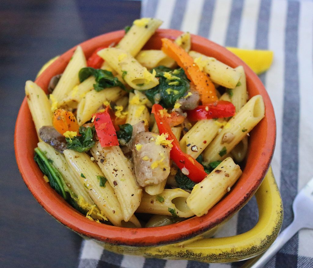 This vegan olive oil pasta recipe is the perfect weeknight or weekend dinner because it's super simple and tastes absolutely delicious.