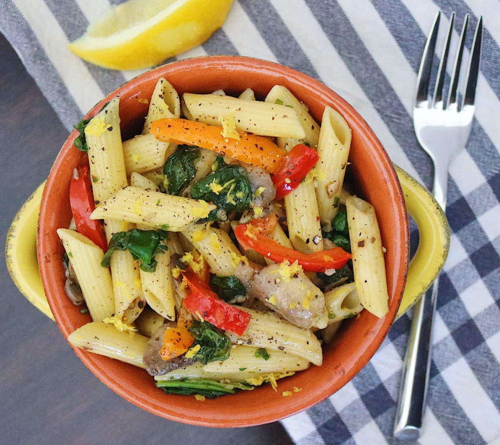 This vegan olive oil pasta recipe is the perfect weeknight or weekend dinner because it's super simple and tastes absolutely delicious.